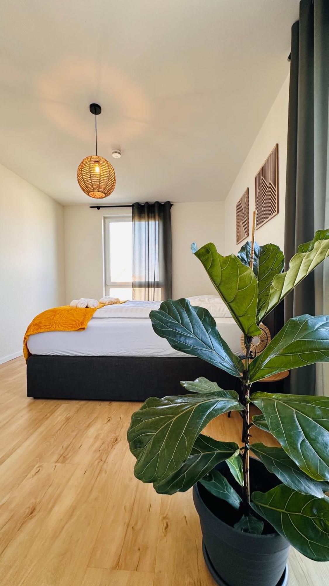 Amao-Sepia I 86Qm I King-Size Beds I Netflix I Privat Balcony I Free Parking I Near Europapark Apartment Rheinhausen Bagian luar foto